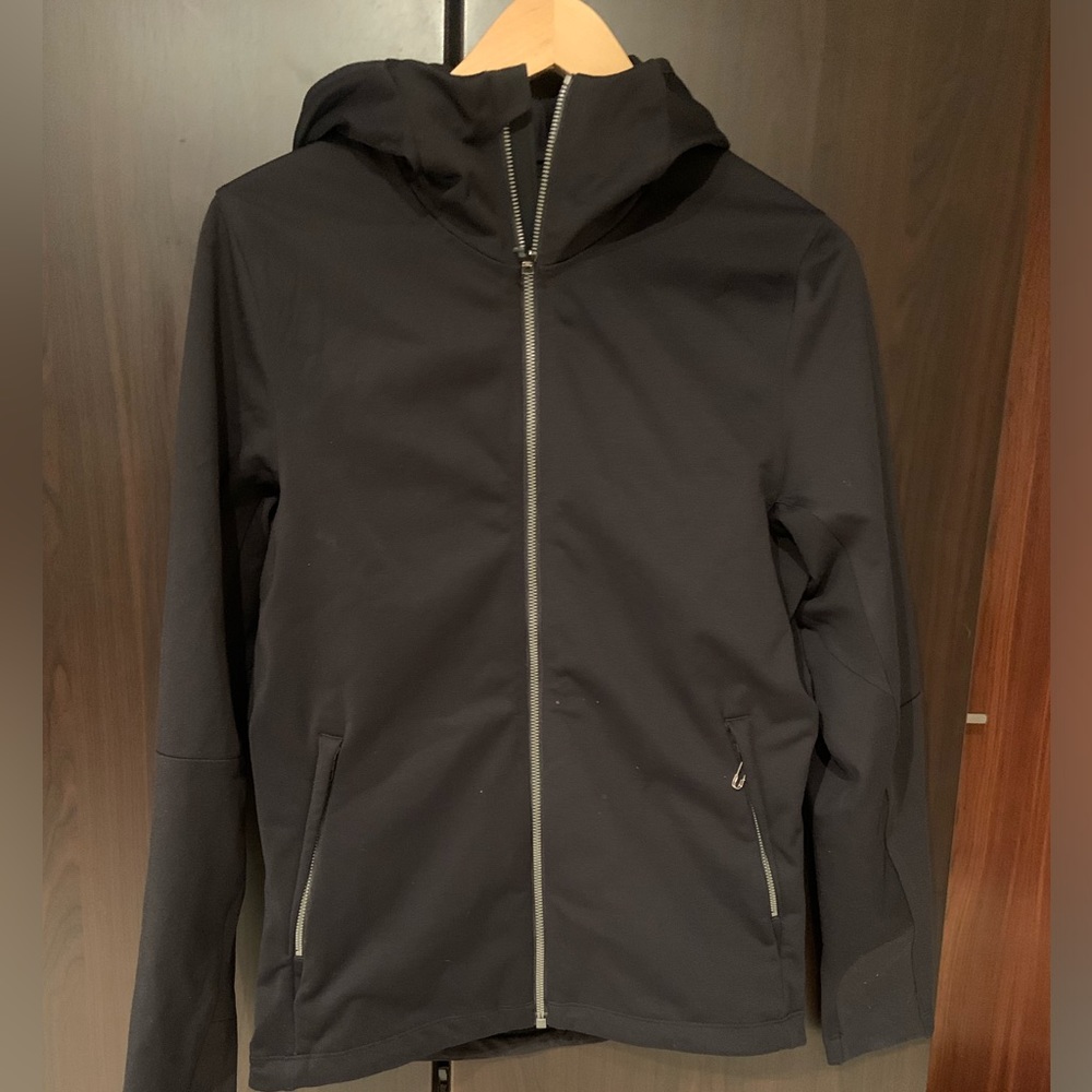 Men’s XS Lululemon lightweight hooded jacket